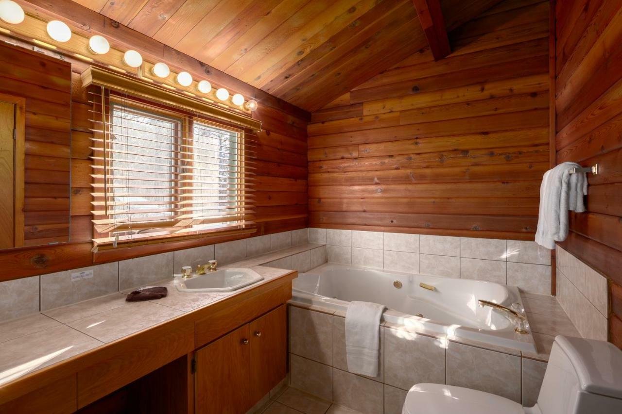 Creekside Cabin Fairmont Hot Springs Exterior photo